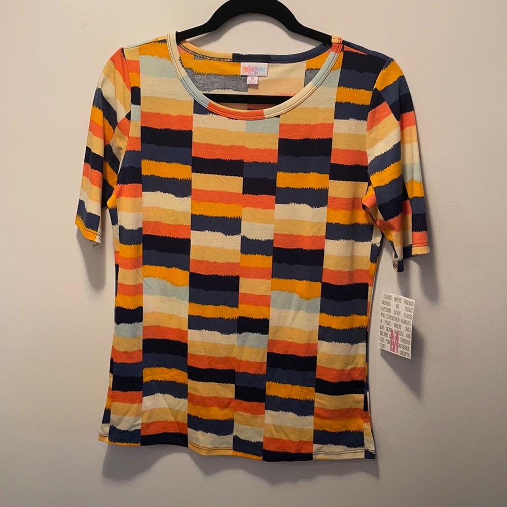 M LuLaRoe Gigi top
